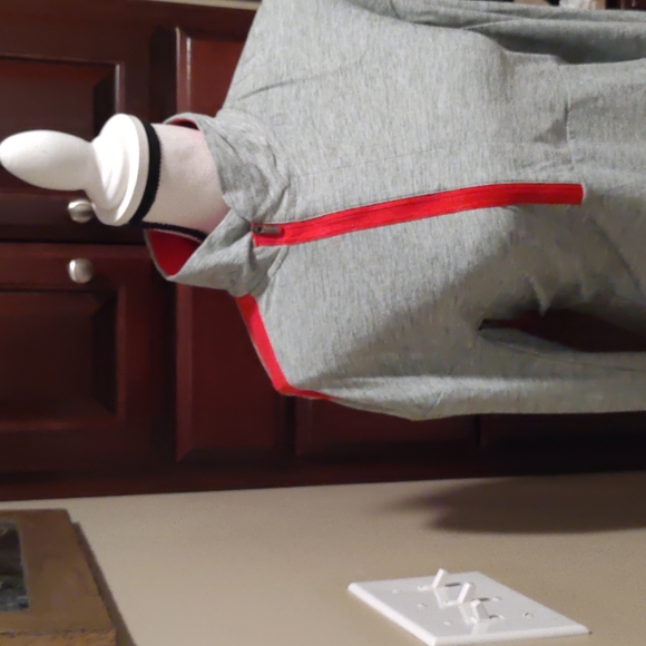 Under Armour Pullover - Picture 7 of 7